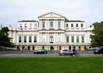 Alleen winkels op begane grond en eerste etage V&D pand