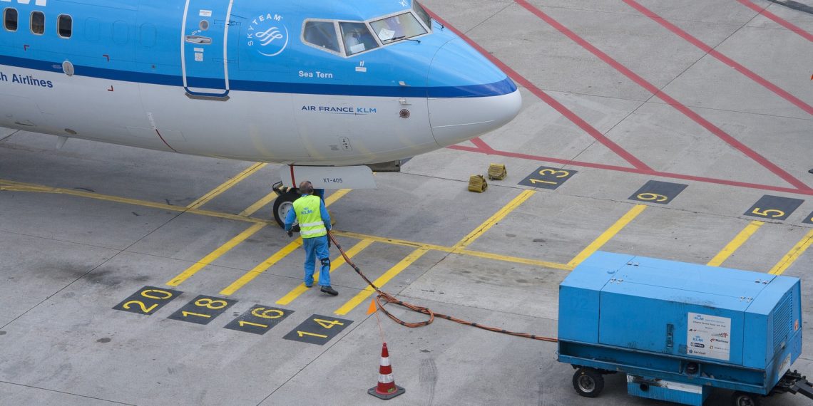 KLM snijdt in personeel; werktijdverkorting en banen op de tocht