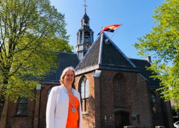 Koningsdag op het Wilhelminaplein in Heemstede