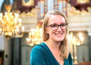 Dominee Willemijn van Dijk van de Grote of St. Bavokerk over het vieren van Pasen