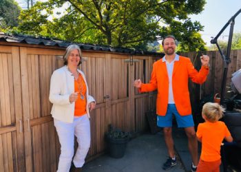 Bewoners van Eerlemanstraat geven buurtfeest, vanuit ieders eigen tuin