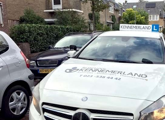 Rijscholen lopen achterstand door coronacrisis langzaam in