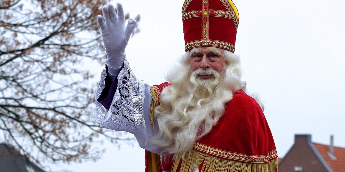 Sinterklaas tijdens de intocht in Haarlem