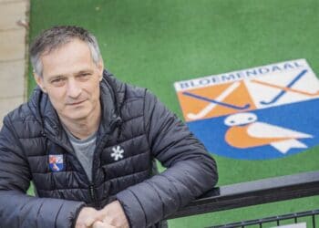 Oud-international Dave Smolenaars wordt de nieuwe coach van Dames 1 bij hockeyclub Bloemendaal