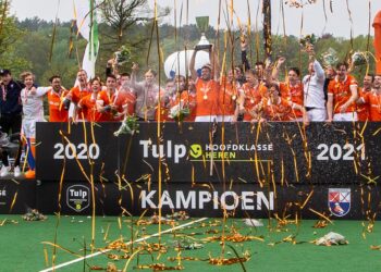 HC Bloemendaal prolongeert landstitel in knallende wedstrijd op het Kopje