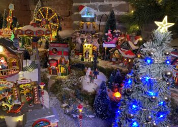 Buiten tropische temperaturen, binnen kerstmuziek: “Ze hebben zich vast een halfjaar vergist”