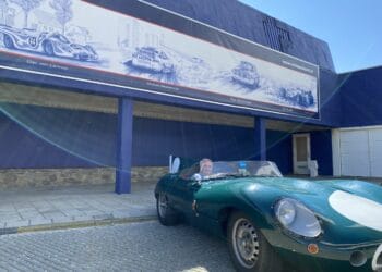 Enorme muurprent met racelegendes onthuld: ‘Nog een plekje vrij voor Max’