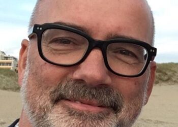 Arno Koek, eigenaar van boekhandel Blokker, geeft de ultieme leestips voor de zomer