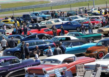 Organisator autoshows: “Tienduizenden mensen straks samen in de trein en een hamburger halen op het circuit, maar andere events worden gecanceld. Ik zie het verschil niet, Rutte kennelijk wel”