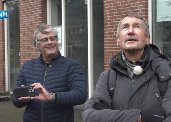 Zanger Leon de Graaff hoort het carillon zijn hit spelen: “Heel emotioneel, zo in mijn stad”