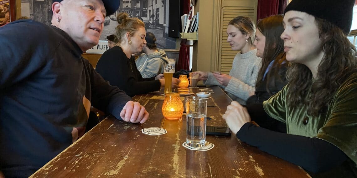 Horeca is open en voert actie met hulp van Jos Wienen: “lekker hoor dat barricadebier”