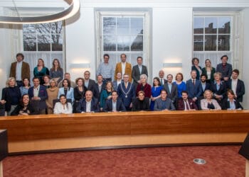 Luidruchtig protest tegen zetel FvD bij installatie Haarlemse raad