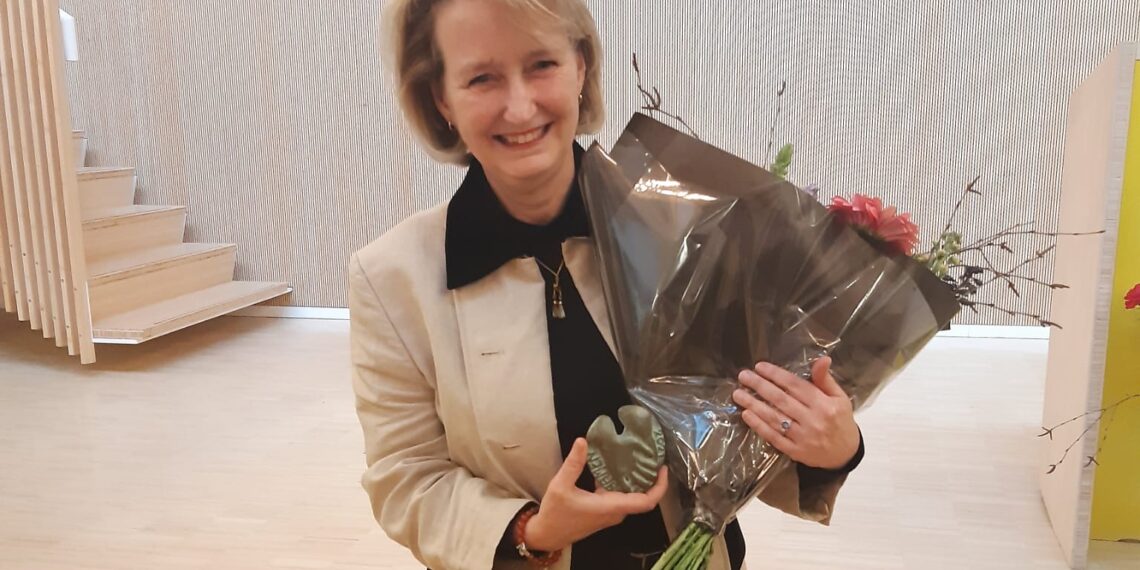 Duizendpoot Annette Molkenboer op Complimentendag ‘Bloemendaler van het jaar’