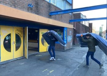 Lege Beijneshal met spoed klaargemaakt als noodopvang voor Oekraïense vluchtelingen