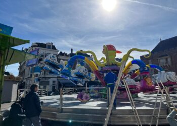 Rondjes draaien in de spin en scheuren in de botsauto’s: de kermis is terug in Haarlem