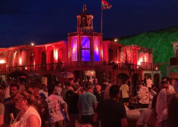 Luister terug: Steef Molenaar, eigenaar strandclub Woodstock: “Geen idee waar al het personeel gebleven is”