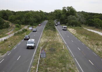 Veiligheid Zeeweg eindelijk aangepakt: snelheid omlaag en extra verkeersborden