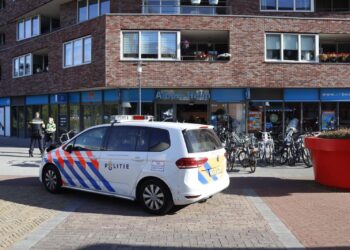 Overval supermarkt Marsmanplein, dader gevlucht