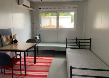 Eerste statushouders gearriveerd op Sportparklaan Heemstede: ‘Gisteren kenden ze elkaar nog niet, nu zijn ze buren’