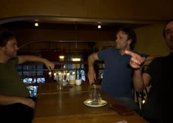 Haarlem krijgt eigen comedy café, gestart door comedians: “Snap niet dat er nog niet een was”