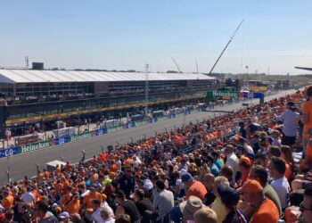 Zandvoort kleurt opnieuw oranje: Verstappen wint wederom in eigen land