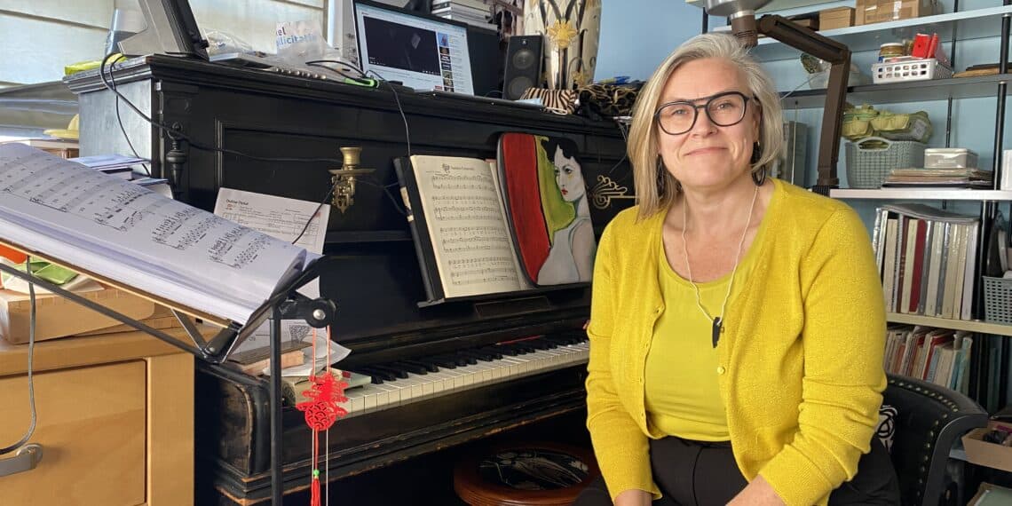 Operazangeres betovert buurt met haar gouden stembanden: “We zijn er trots op”