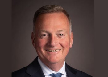 Rechter oordeelt: Gemeente Velsen heeft voldoende veiligheidsmaatregelen genomen. Cruiseschip voor asielzoekers legt aan in Velsen-Noord