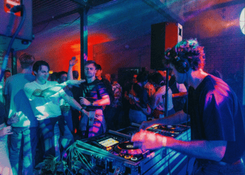 Luister terug: Killian Popken van de Nachtwacht Haarlem over het nieuwe visieplan: “De nachtcultuur verdwijnt uit de stad”