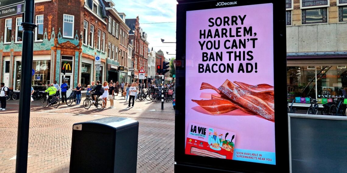 ‘Sorry Haarlem, je kunt deze advertentie niet verbieden’: Ludieke reclamecampagne van plantaardige vleesproducent