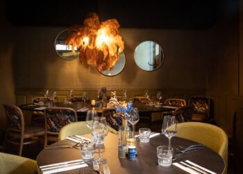 Horeca-ondernemer opent Franse bar-bistro op Houtplein: “Dit stukje Haarlem lijkt een beetje op een Parijse wijk”