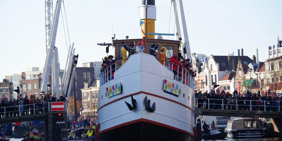 Fietser gewond na val van Prinsenbrug