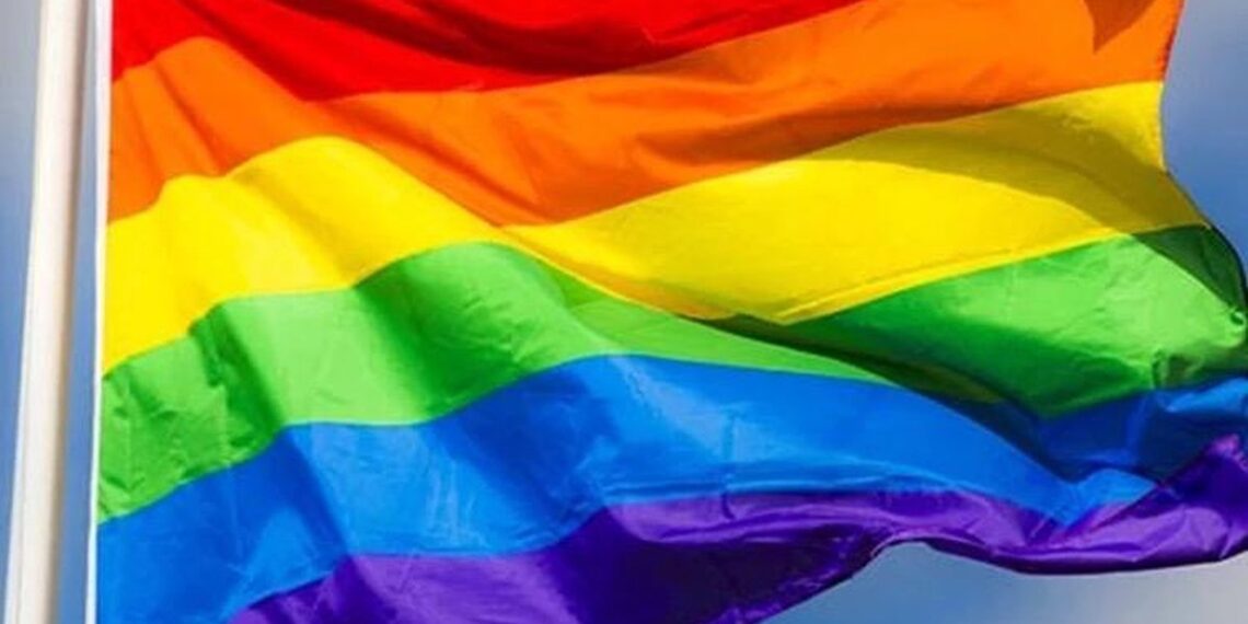 Bloemendaal wordt regenbooggemeente, politicus deelt persoonlijk verhaal om belang te onderstrepen