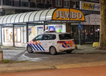 Man neemt kassalade mee uit supermarkt Engelenburg