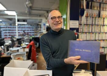 Postzegelkoning Rob een van de grootsten ter wereld: “Heb alles in eigen beheer”