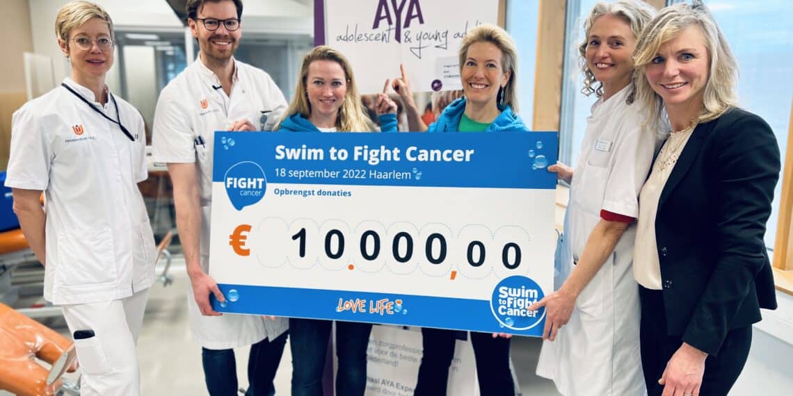 Opbrengst Swim to fight cancer naar onderzoek om patiënten te hypnotiseren