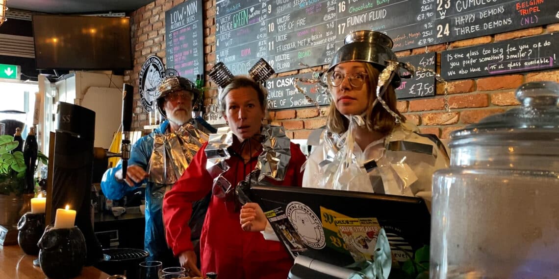 Après-ski in Haarlem en aliens die bier proeven: Theater aan de Toog weer geslaagd