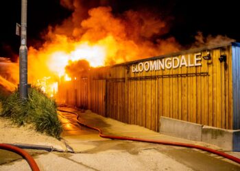Luister terug: woordvoerder brandweer over grote brand strandtent Overveen