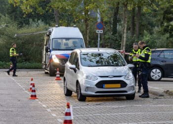130 voertuigen gecontroleerd op IJsbaanlaan in Haarlem, diverse overtredingen