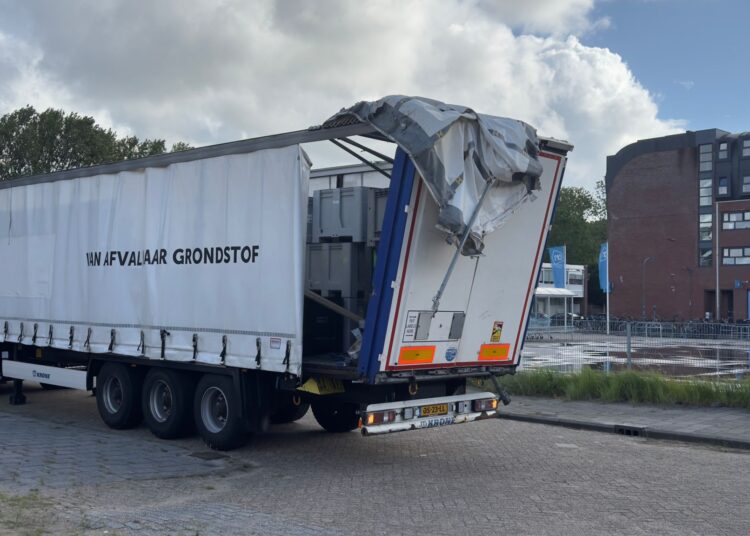 vrachtwagen spoorbrug haarlem Foto: Inter Visual Studio