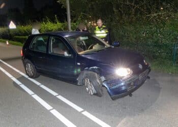 Beschonken automobilist richt ravage aan op Amsterdamsevaart