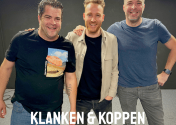 Danny & Martijn van Voetbal in Haarlem: “Het werd chaos op het veld, maar een agent in burger redde de boel!”