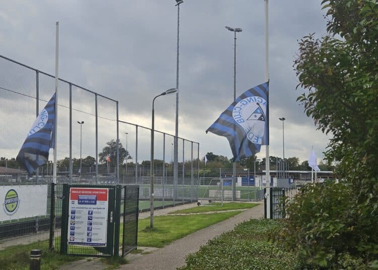 vlag rch halfstok johan neeskens