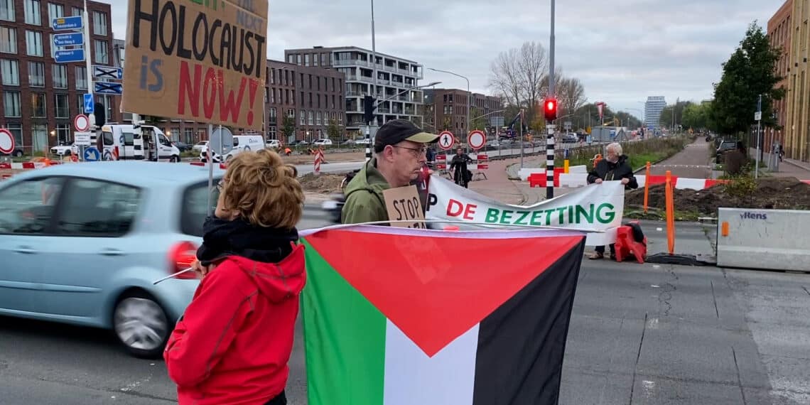 Getoeter tijdens protest Gaza-oorlog op Schipholweg: ‘Gaan dit wekelijks doen’