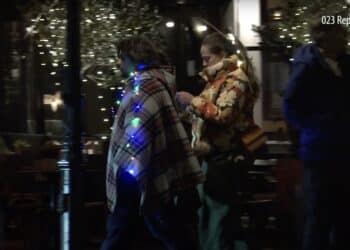 Bijna 700 mensen lopen mee met magische lichtjeswandeling door Haarlem