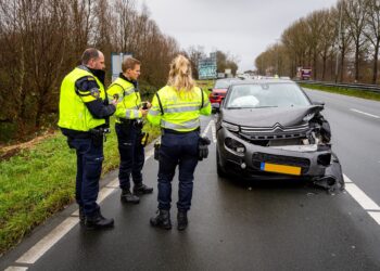 Gewonde bij kop-staart botsing op Schipholweg in Haarlem