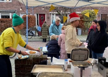Oliebollenactie voor jonge vluchtelingen Aerdenhout: ‘Zodat zij ook plezier kunnen maken’
