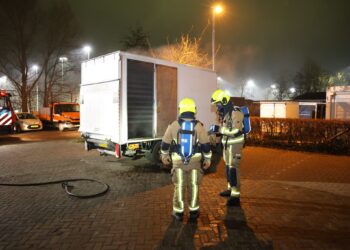 Korte brand in bakwagen Haarlem-Noord, vermoedelijk aangestoken