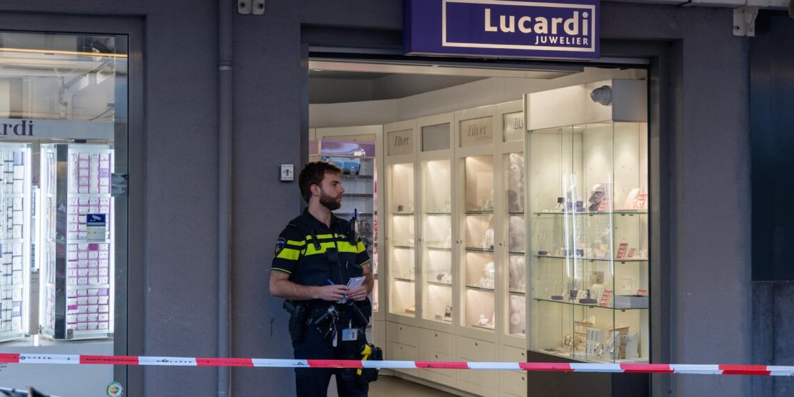 Overval op juwelier Generaal Cronjéstraat, verdachten op fatbikes aangetroffen