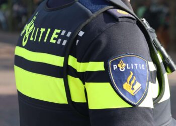 Oudere vrouw opgelicht door babbeltruc: politie waarschuwt voor toename nepagenten