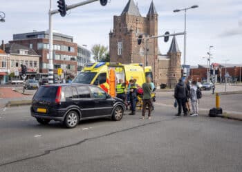 Fietser gewond bij aanrijding in Haarlem, weg afgesloten voor onderzoek